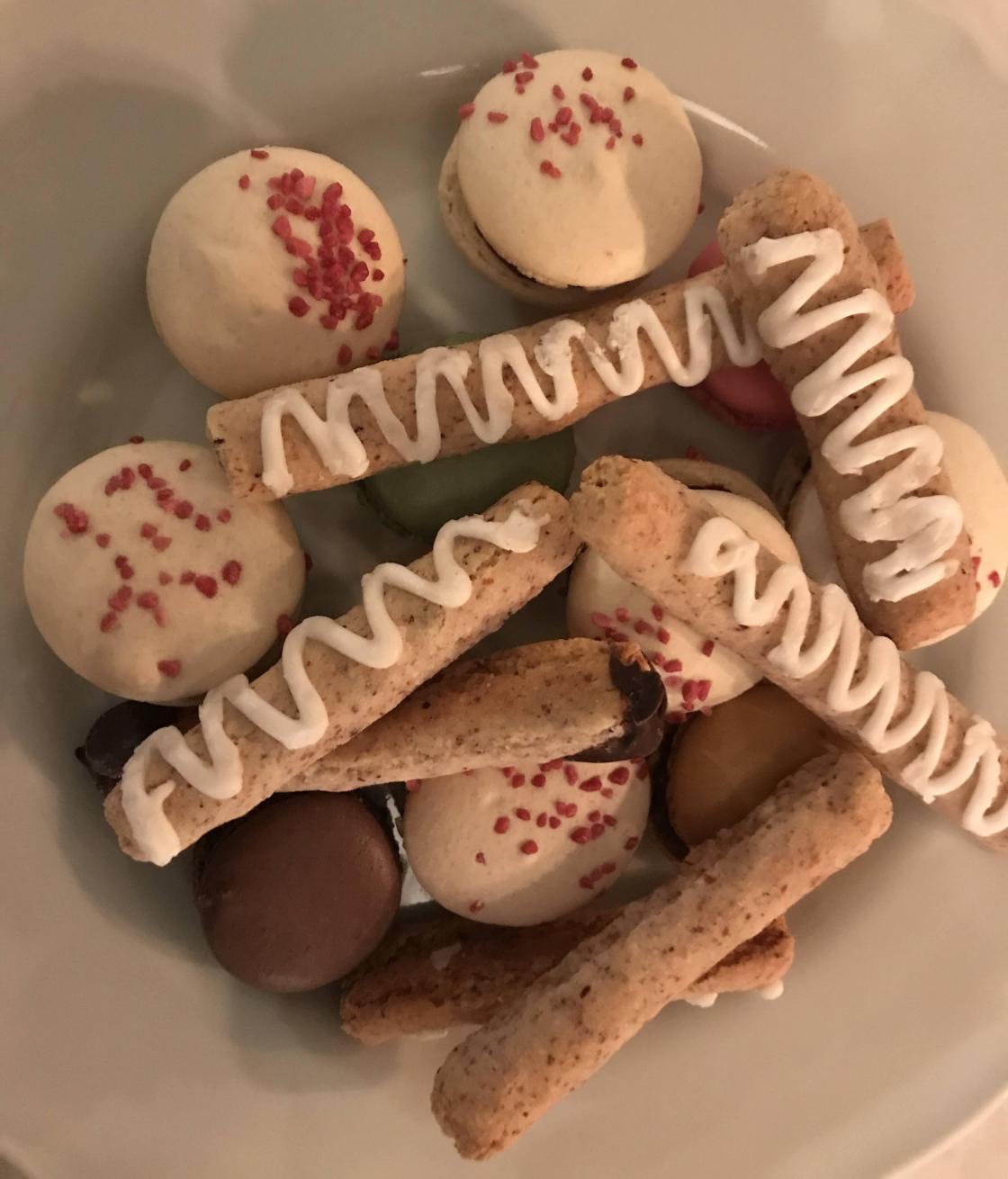 Macronar og mykje godt til kaffien.