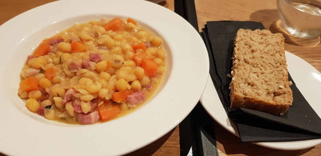 ertesuppe med urhavrebrød