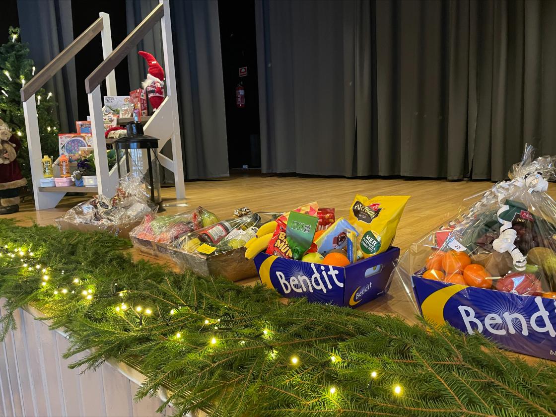 Vi fikk inn masse flotte gevinster fra lokale bønder, gårsbutikk, blomster handler, nærbutikkene og medlemmer