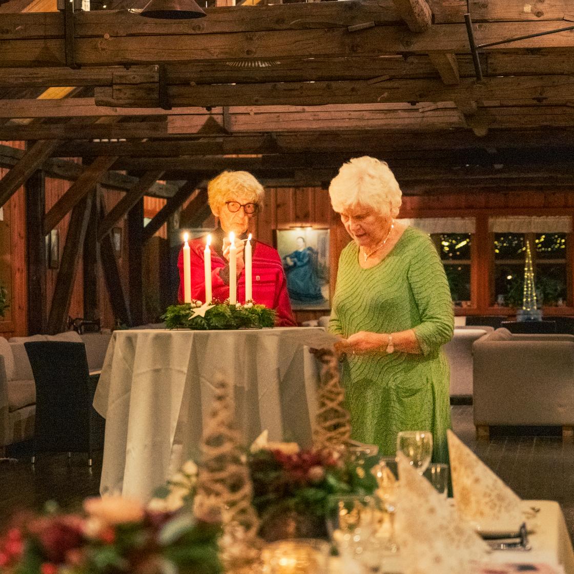 Tradisjon med lystenning på julemøte