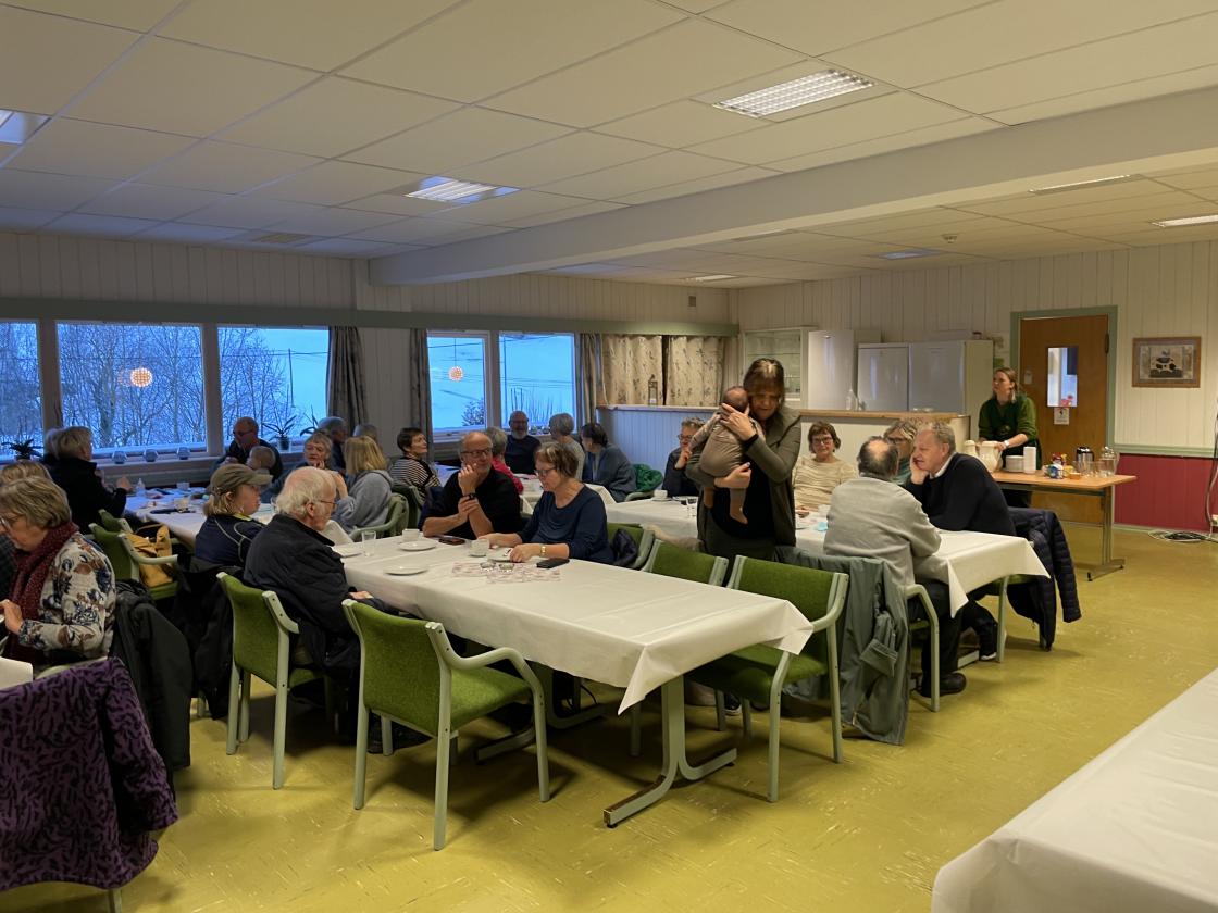 Kafébord og kafégjester