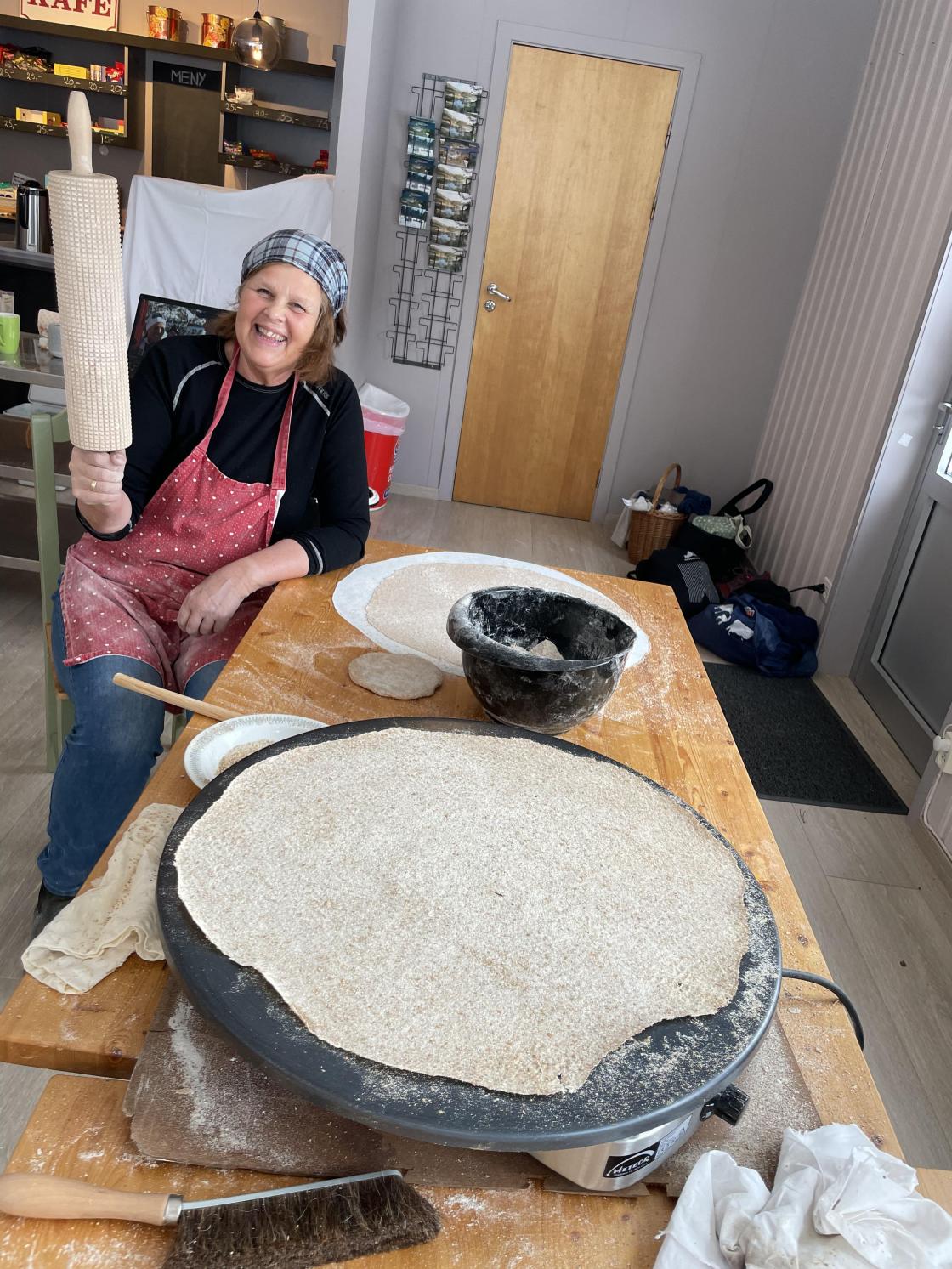 Margunn Solheim testar ut sitjande utbaking