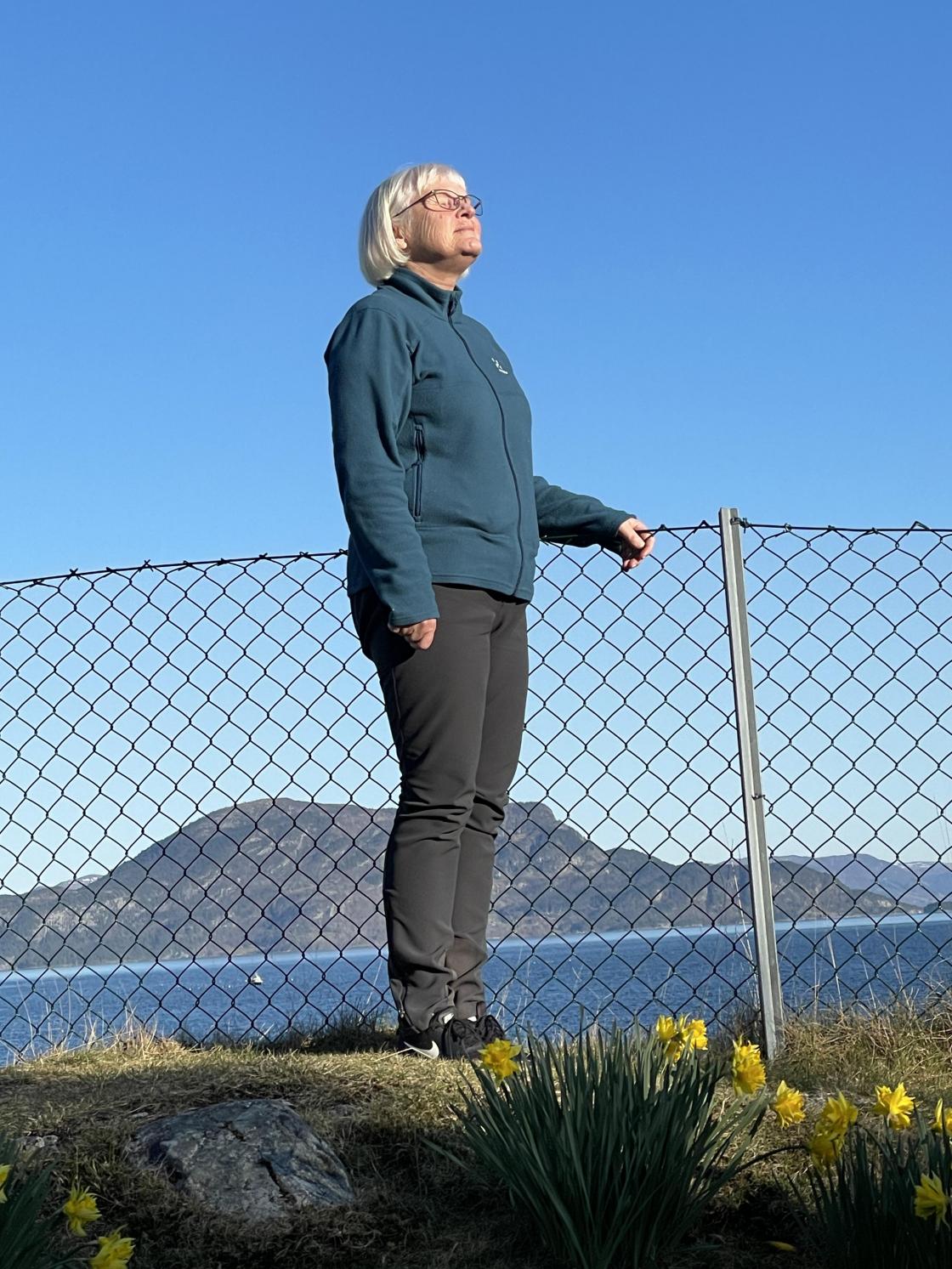 Berit nyter sola. Berit nyter sola.