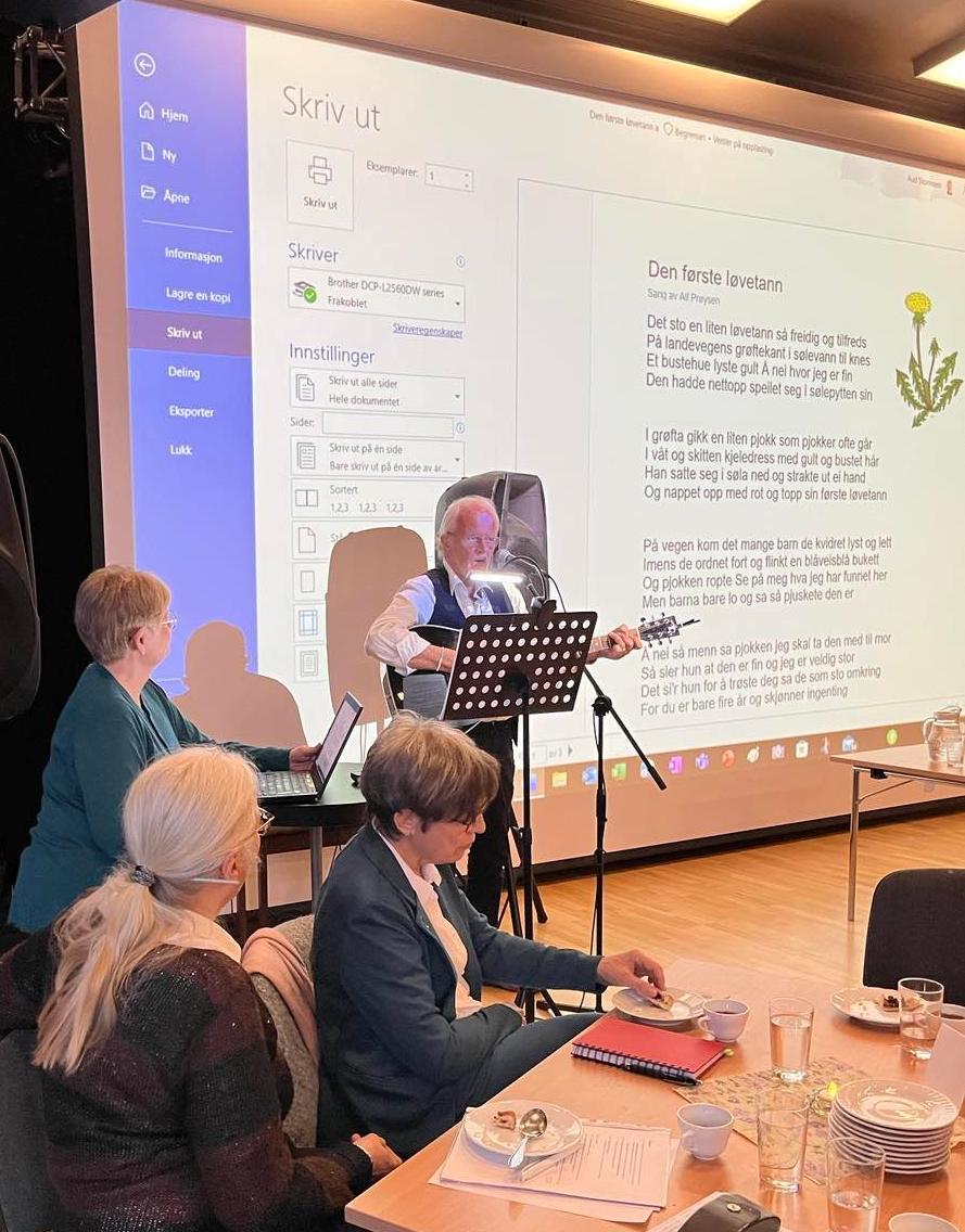 Allsang med Trygve Nilsen på gitar