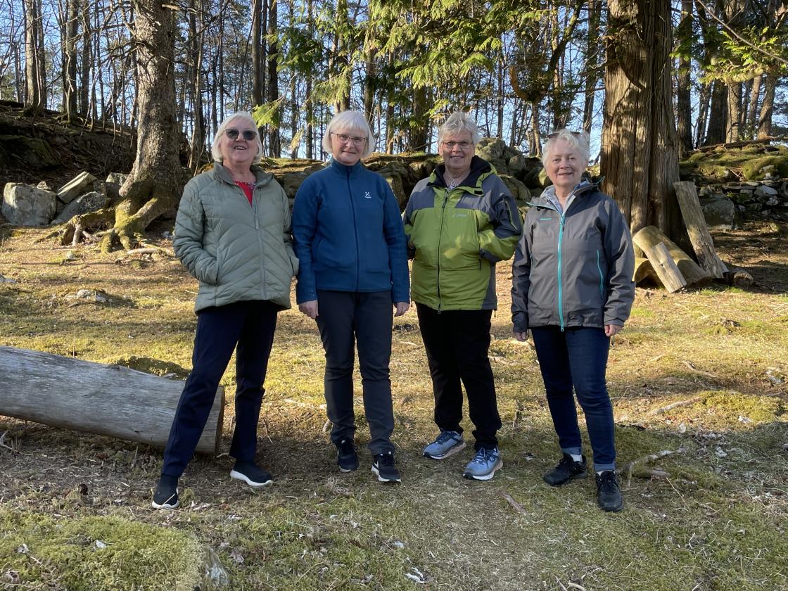 Tur i skogen med Bente, Berit, Rigmor og Mariann. Tur i skogen med Bente, Berit, Rigmor og Mariann.
