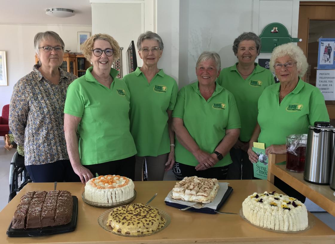 Kafegruppa klar med gode kaker.