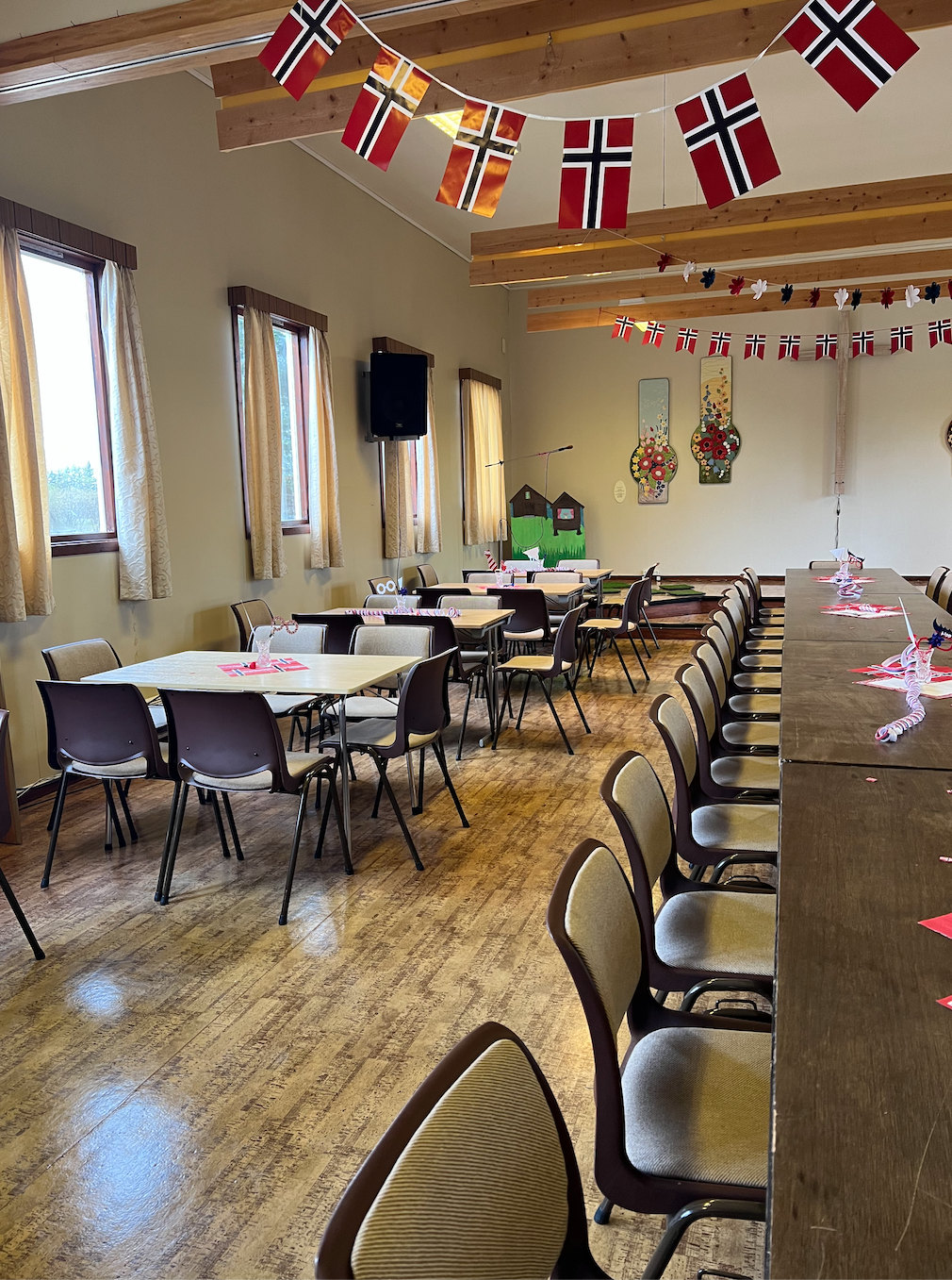 Festdekket lokale. Frostadheia bedehus. Vi har dekket til 80 stykker.