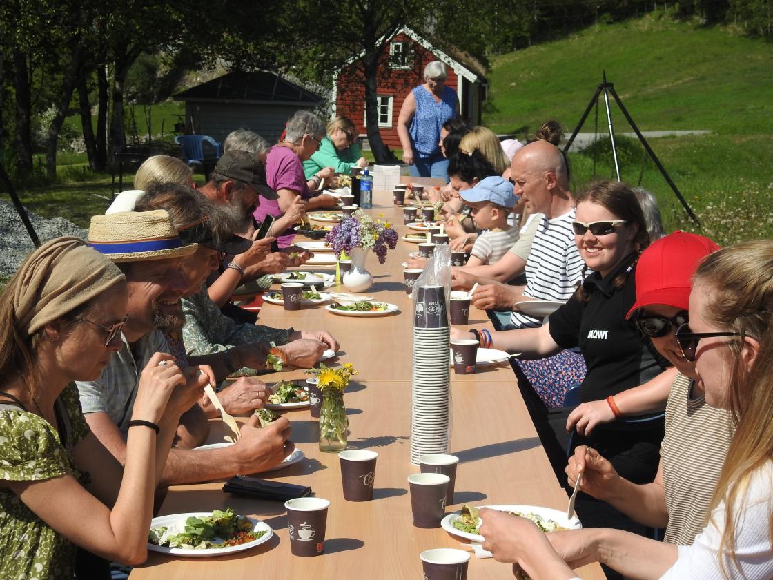 Storkos med langbordet og 20 fantastiske rettar