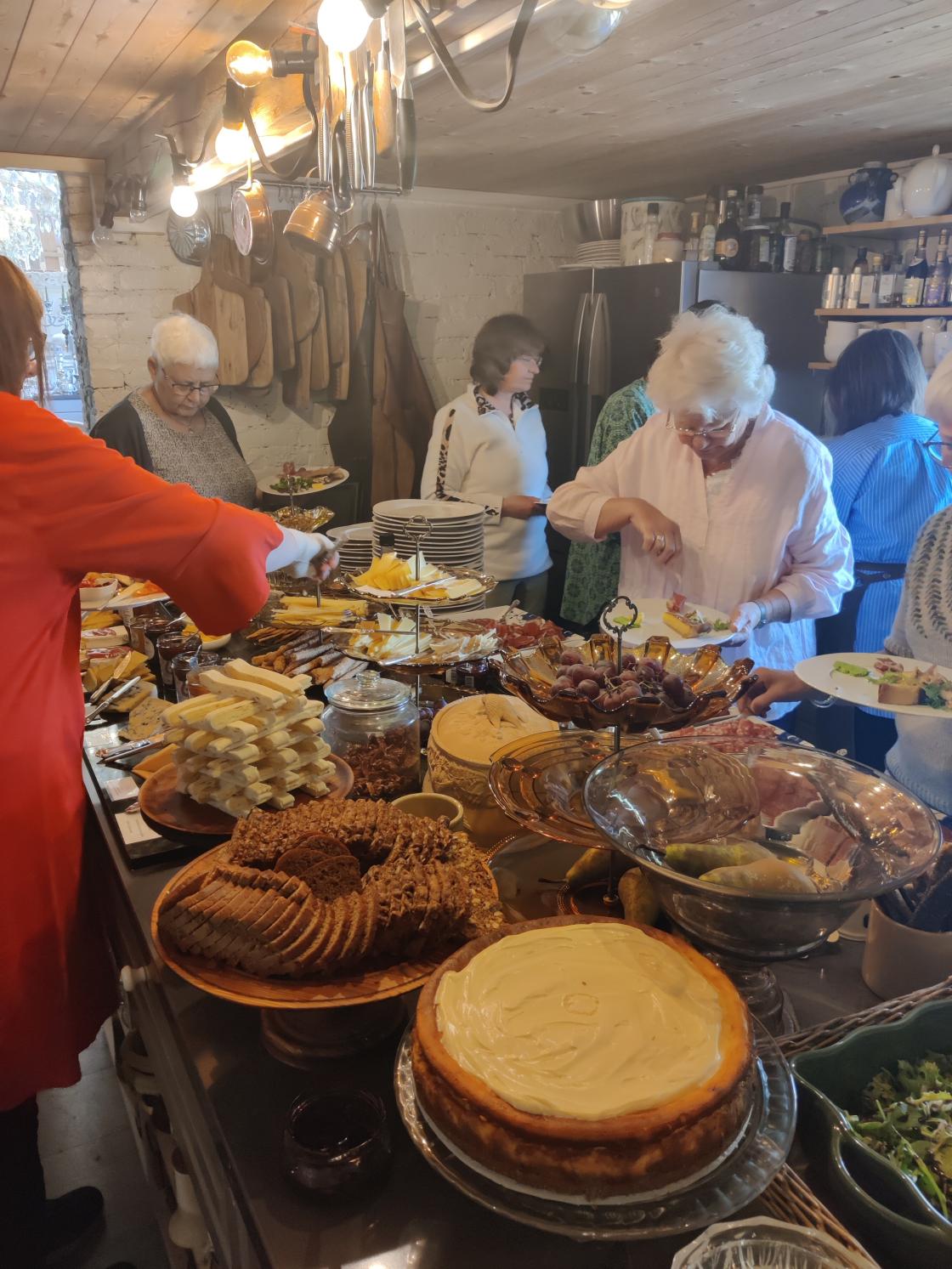 Lunsjbuffè i Leonards Forlaavelse