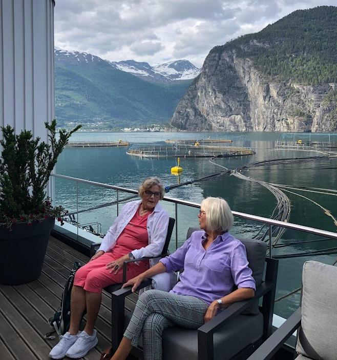 Solveig og Vigdis nyt sommarkvelden.