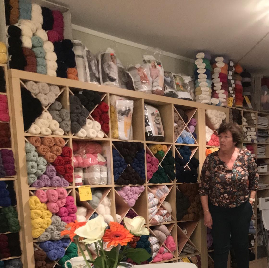 Vesker på hylla. Garn