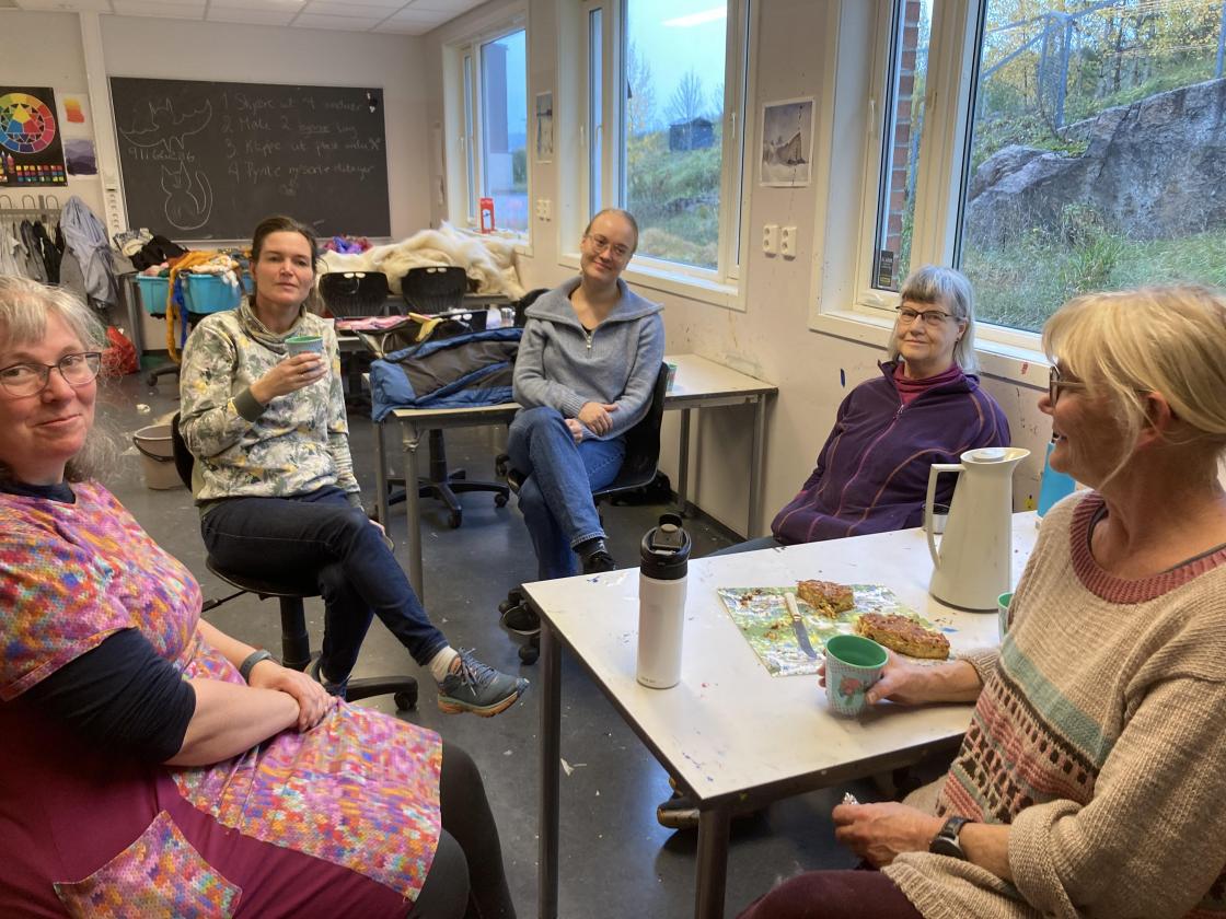 Inger Johanne hadde tatt med nydelig eplekake til kaffepausen