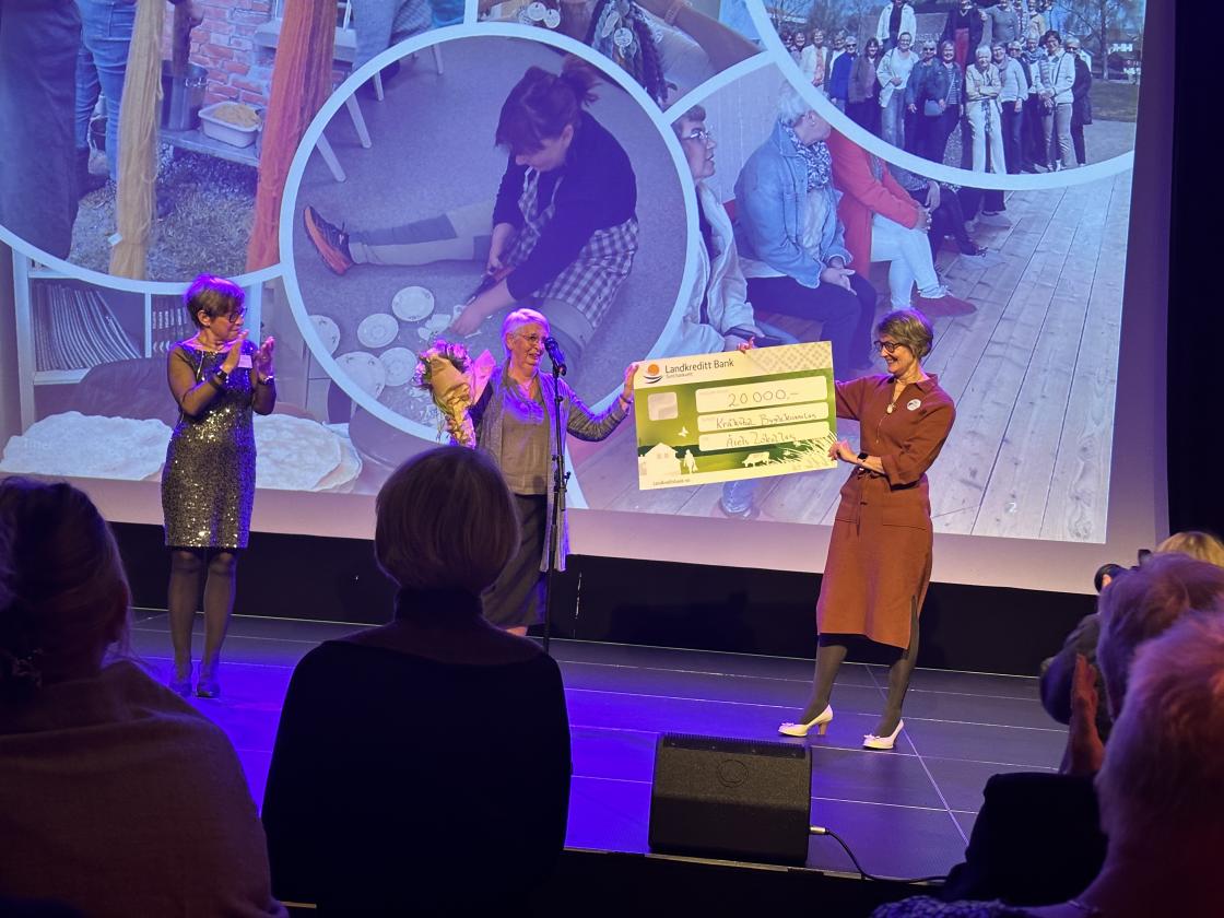 Kråkstad Bygdekvinnelag, mottar prisen for årets bygdekvinnelag