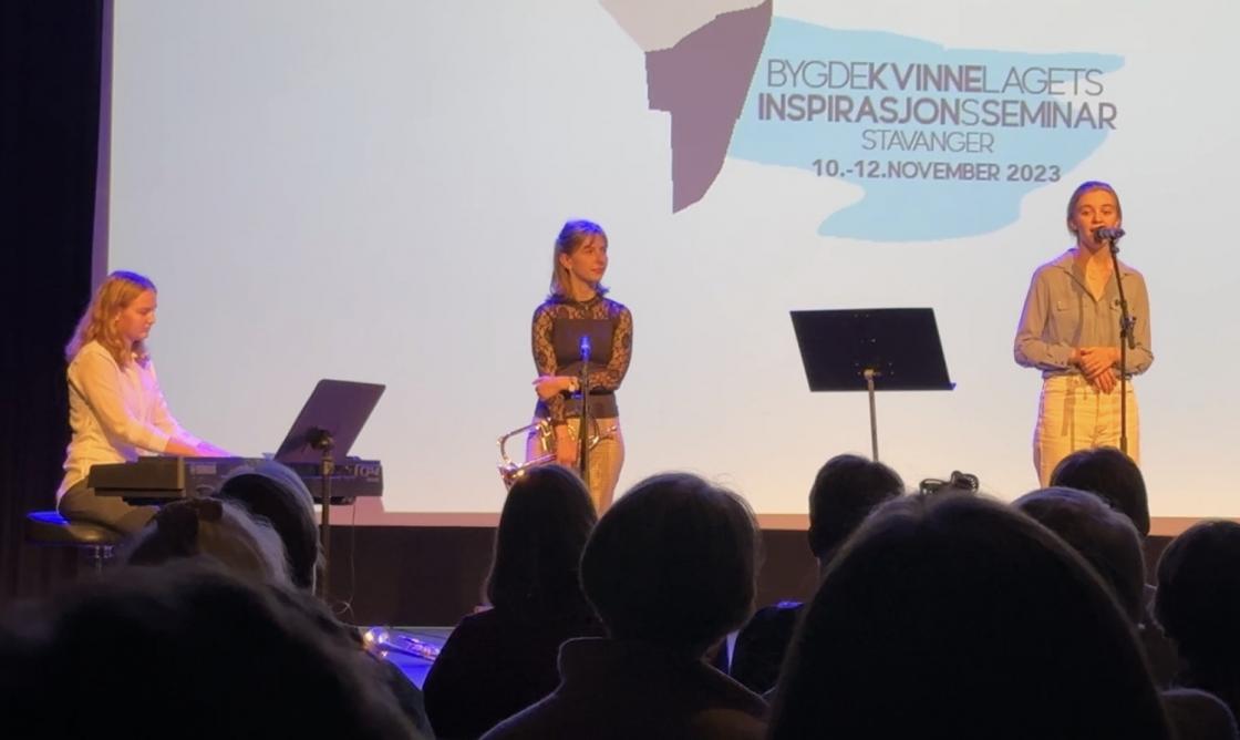 Flott kosert med 3 studenter