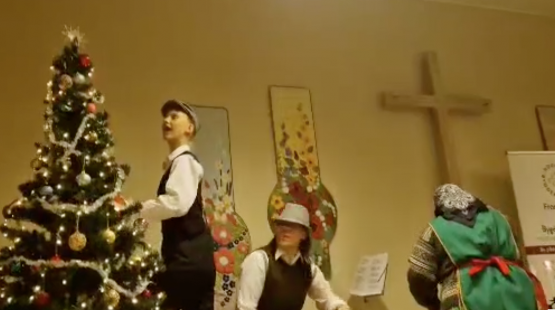 Vårres jul dramatisert av "Myrbusta" med barn