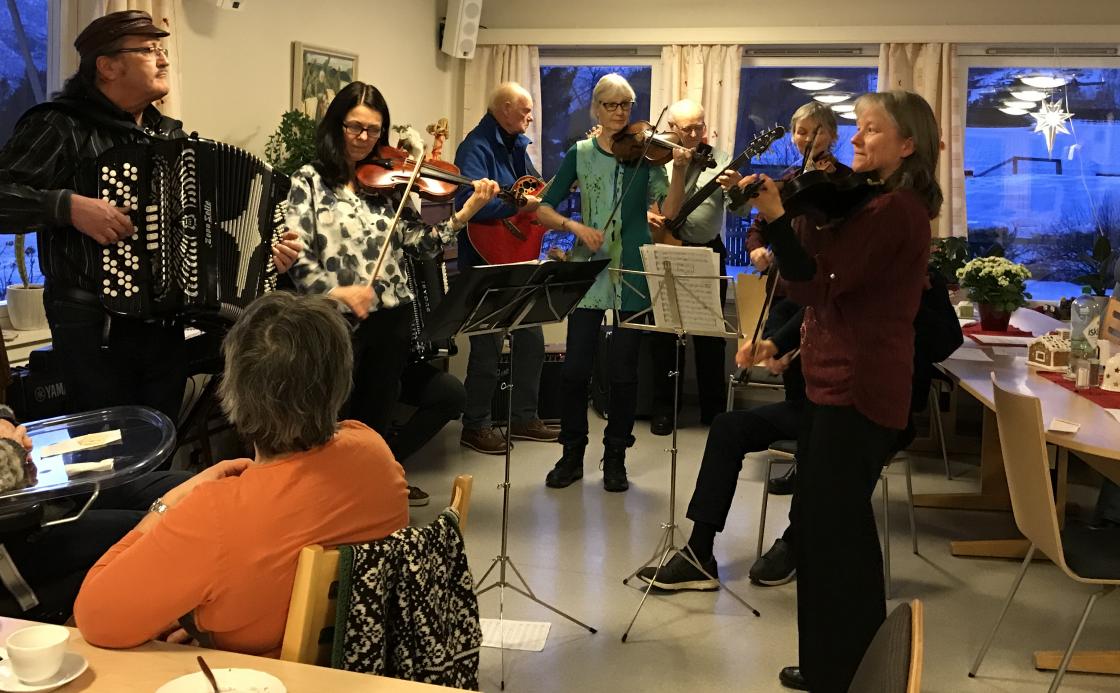 Ingunn Linge leia musikken med sikker hand.