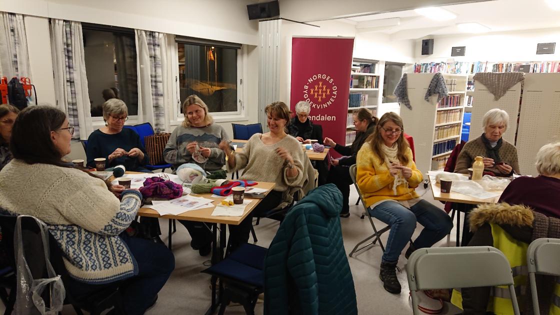 Det strikkes og hekles