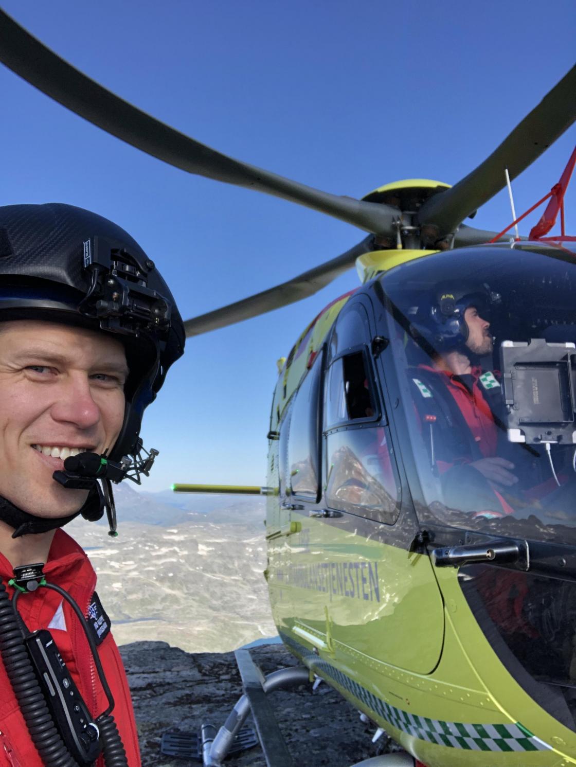 Øivind på jobb i cockpiten.