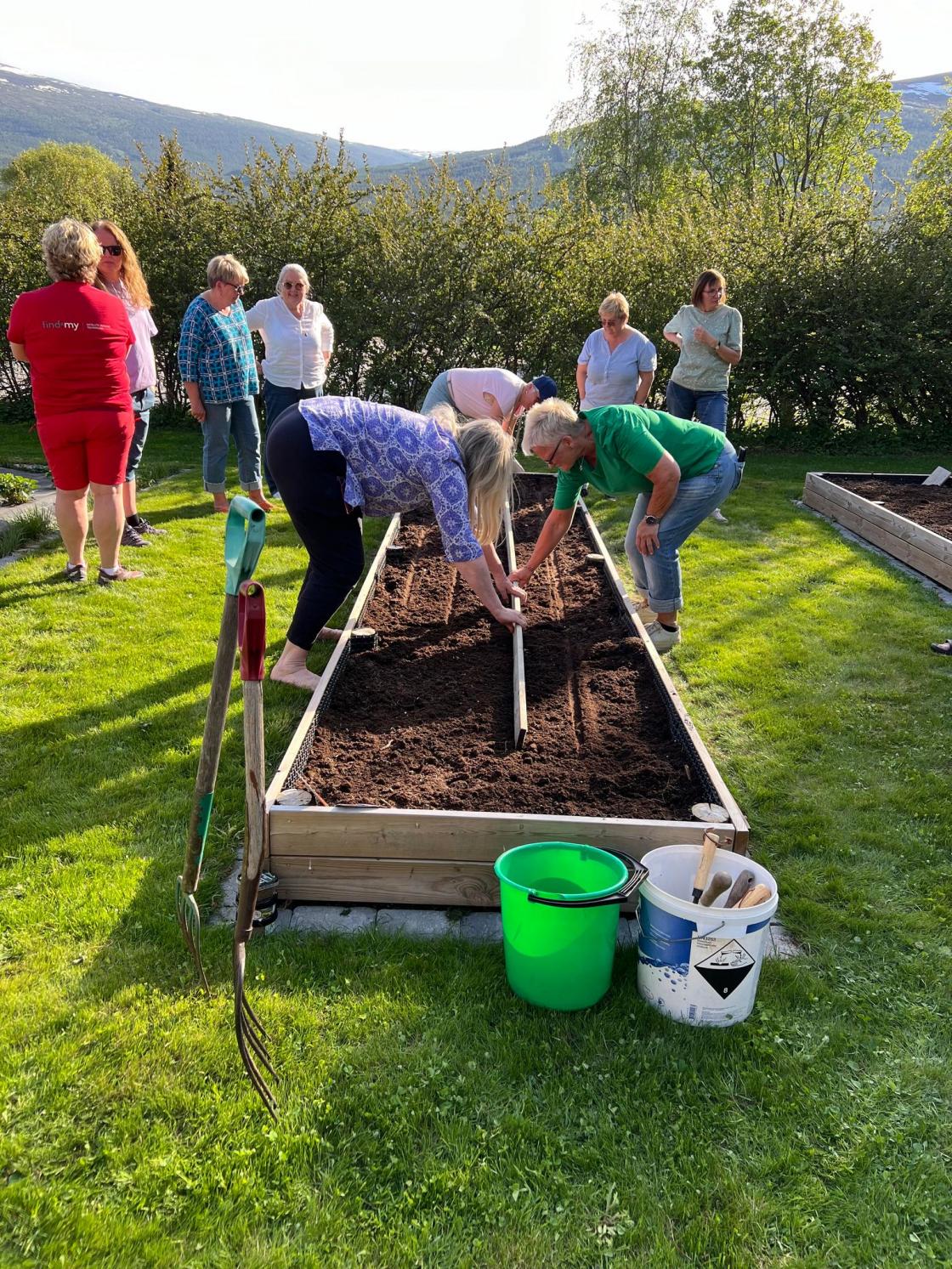 Lurt å bruke ei fjøl til å lage fårer.