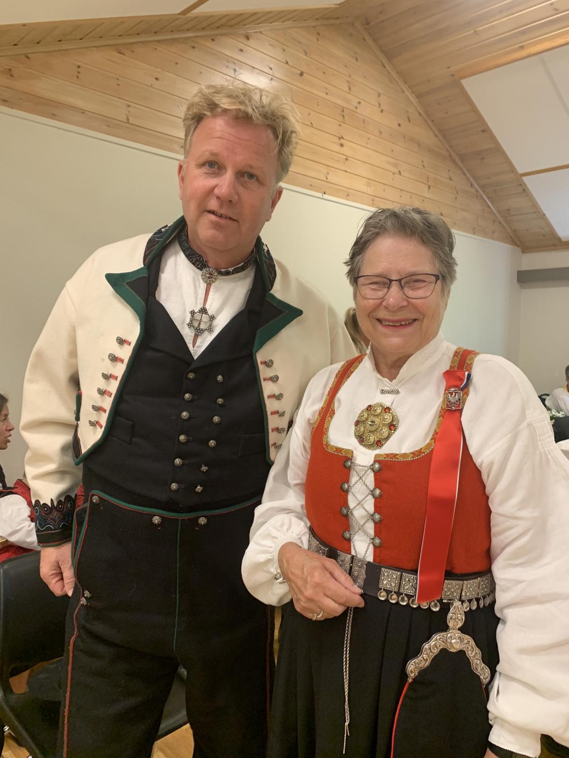 Jan Stellef Rønningen hadde talen for dagen og Hillestads 17.maigeneral, Anne Berit Finden var strålende fornøyd, både med talen og med frammøte