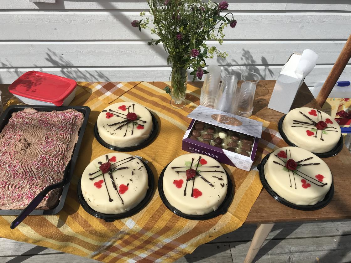 Kaffitid og bursdagsfeiring på forskudd, gratulerer med jubileum på onsdag!