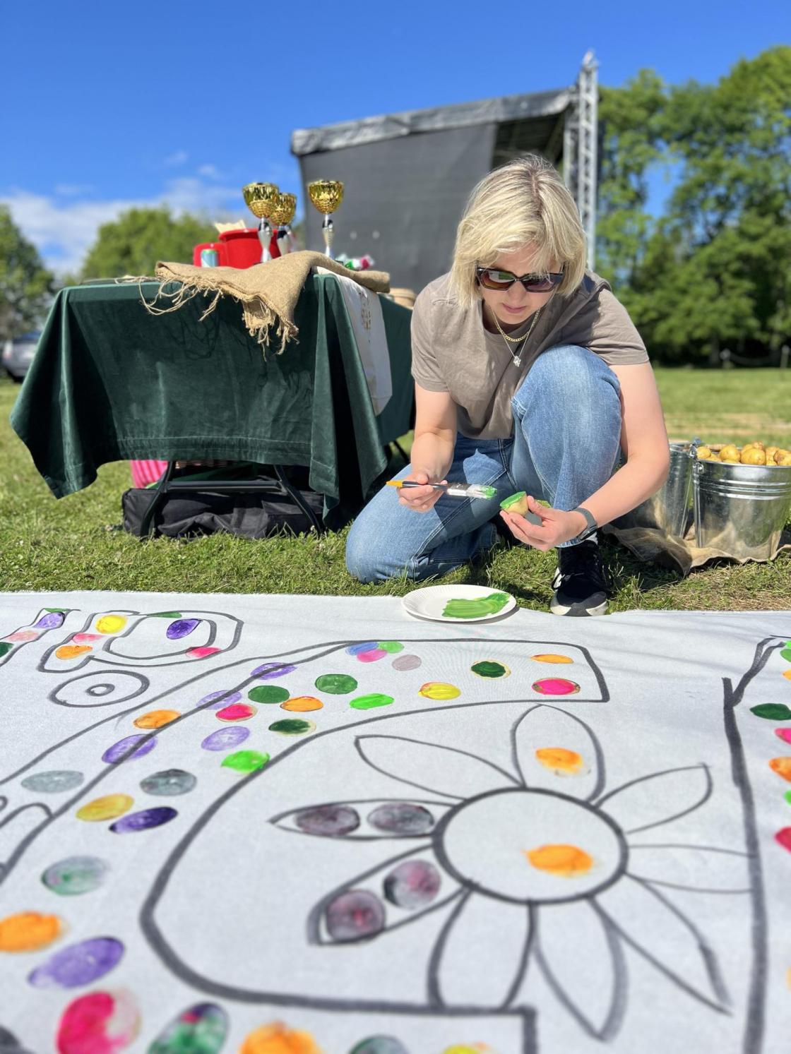 Lek med tekstil og trykk - utforsk. Foto; Veslemøy Tveter Alm, HBK