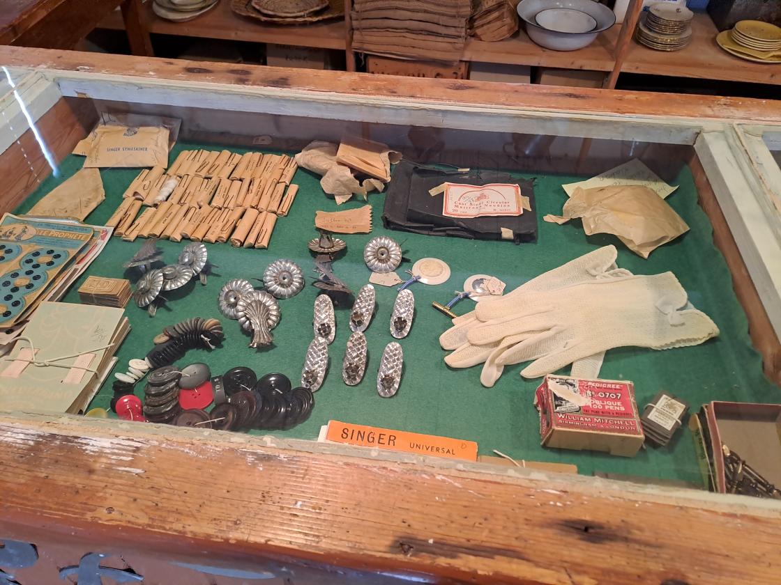 "Alt man trenger"- fra butikken på Steinsland klyngetun