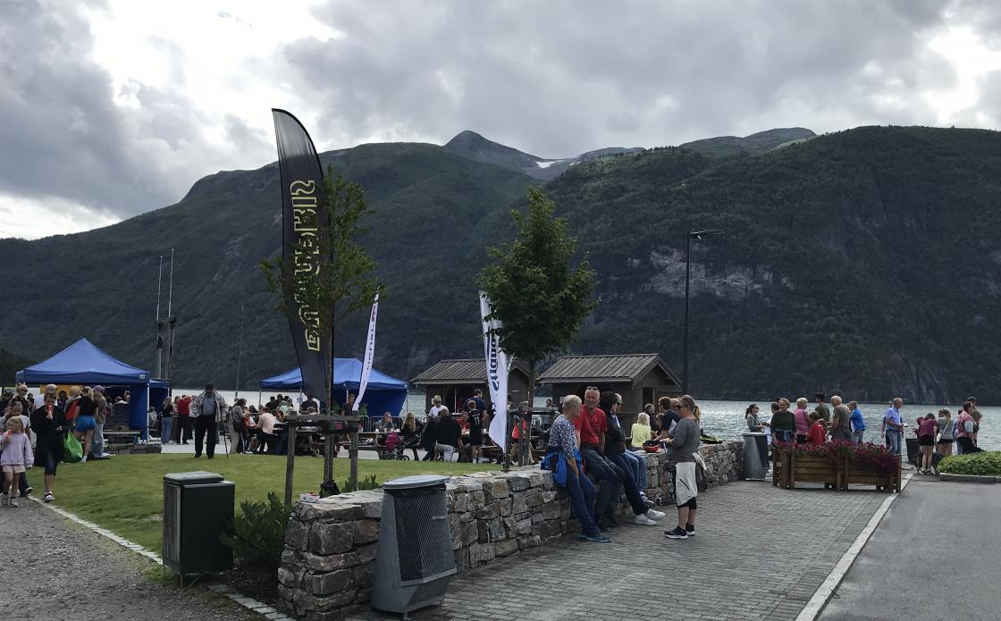 Truande skyer i starten, men det vart bedre.