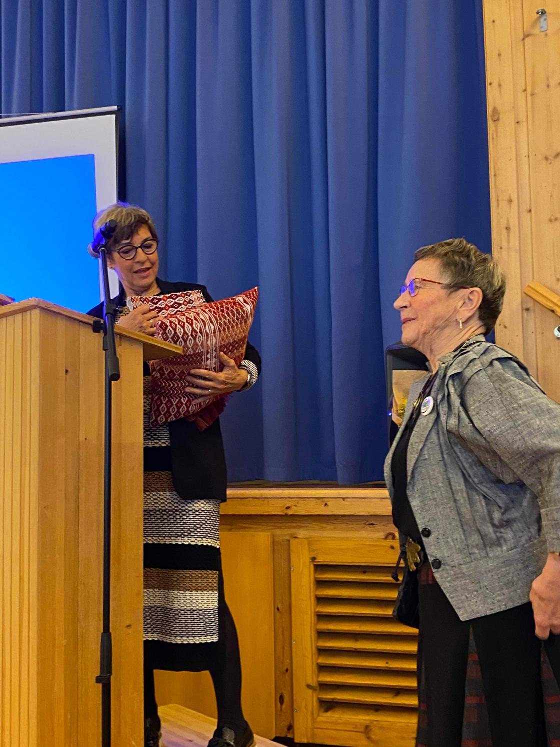 Leder Jorun Henriksen av NBK deltok med kloke ord og hyllest