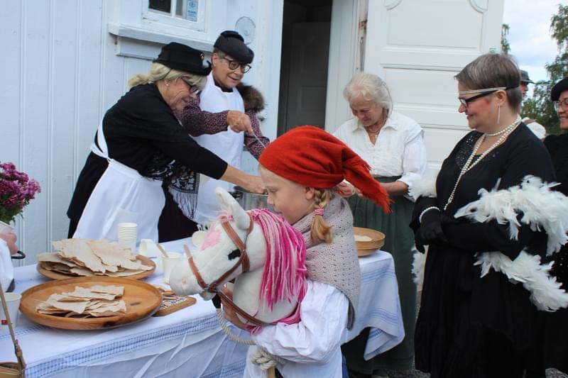Elgsuppe og flatbrød - alt hjemmelaget