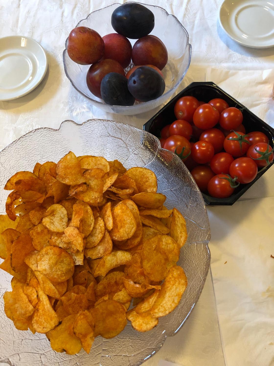 Poteter, kortreiste tomatar og plommer! Kan det bli betre?