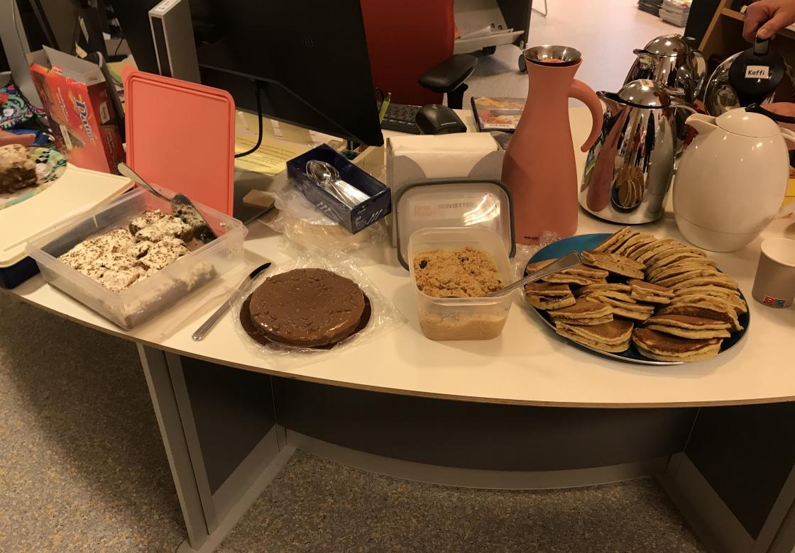 Gulrotkake, sveler, suksessterte og nylaga søst!