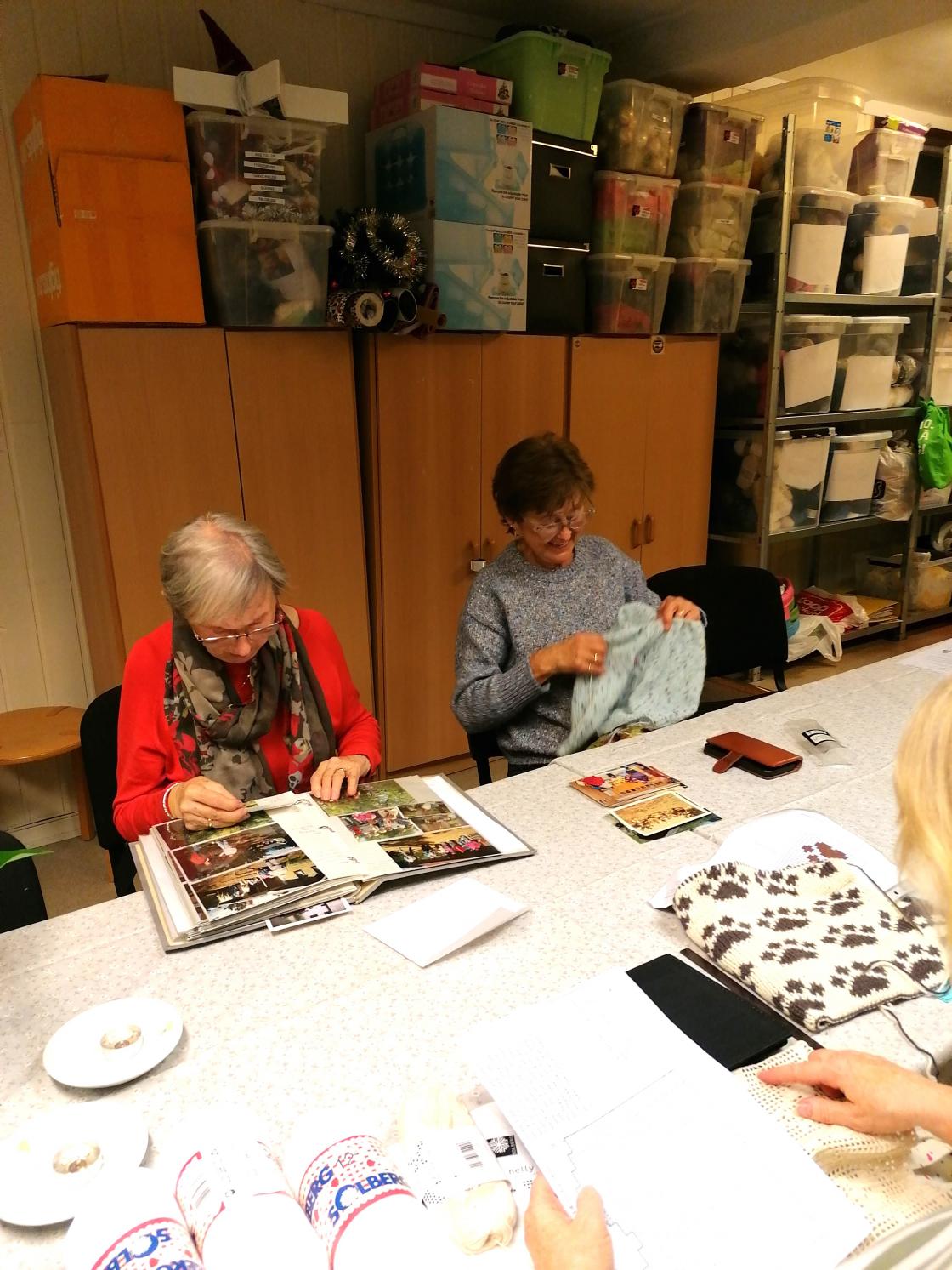 Kjekt å sjå i gamalt fotoalbum