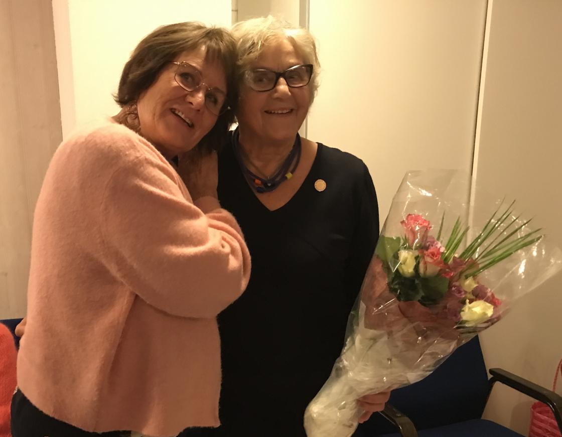 Solveig fekk blomar og mange varme, gode ord.