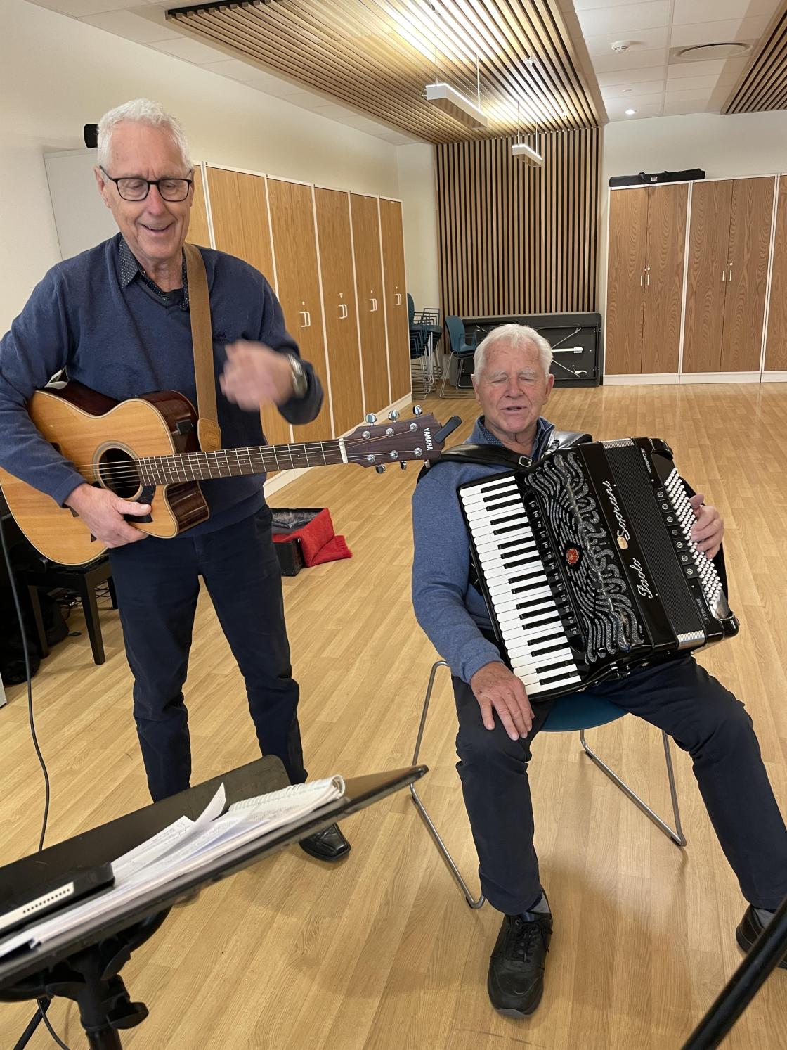 Knut Vika og Hans Gustav Musland laget stemning.
