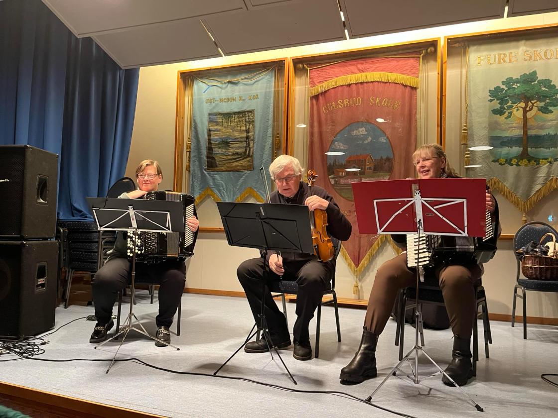 Levende musikk på juletrefesten