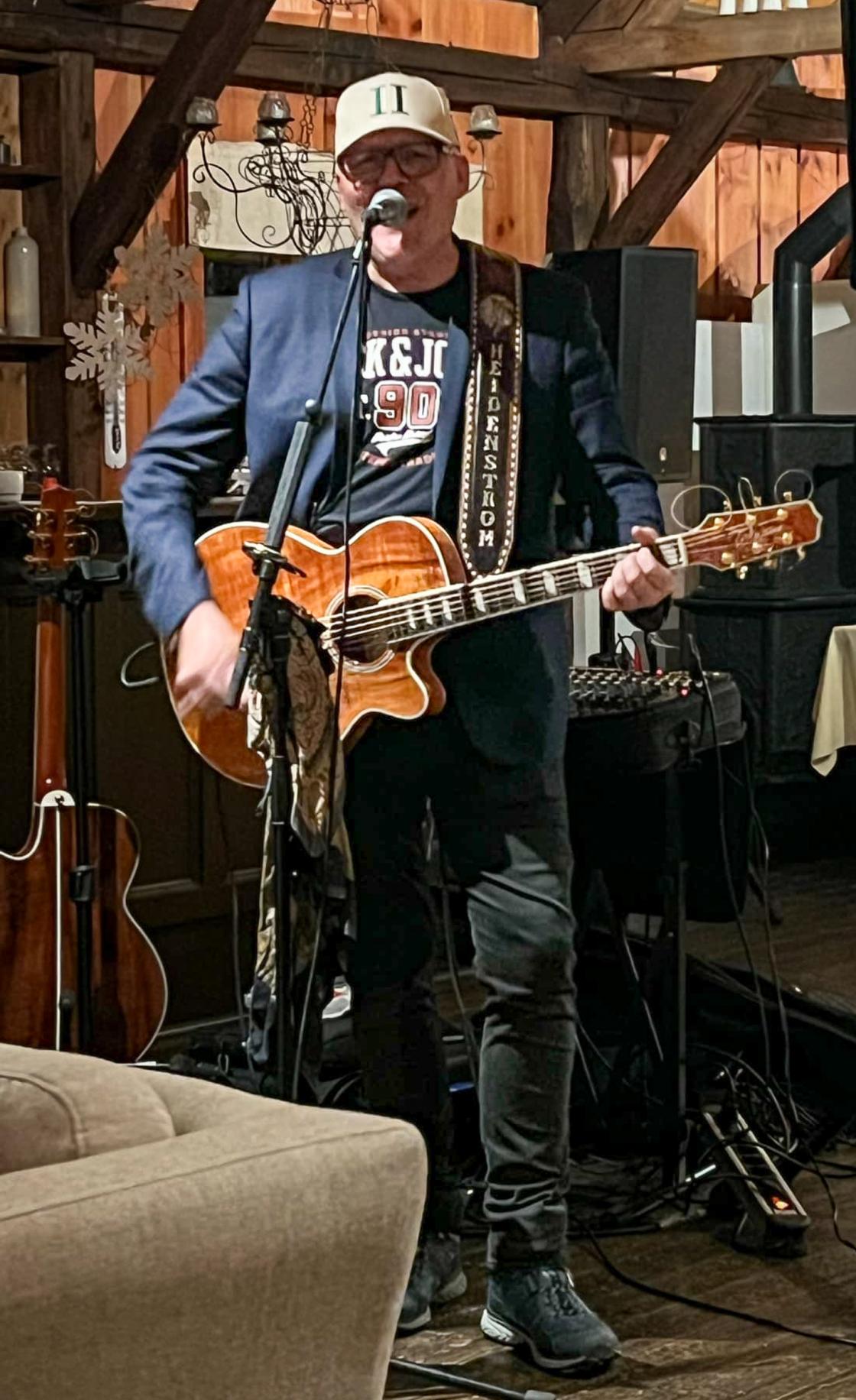 En fengene artist fikk oss med på allsang, Jan Heidenstrøm