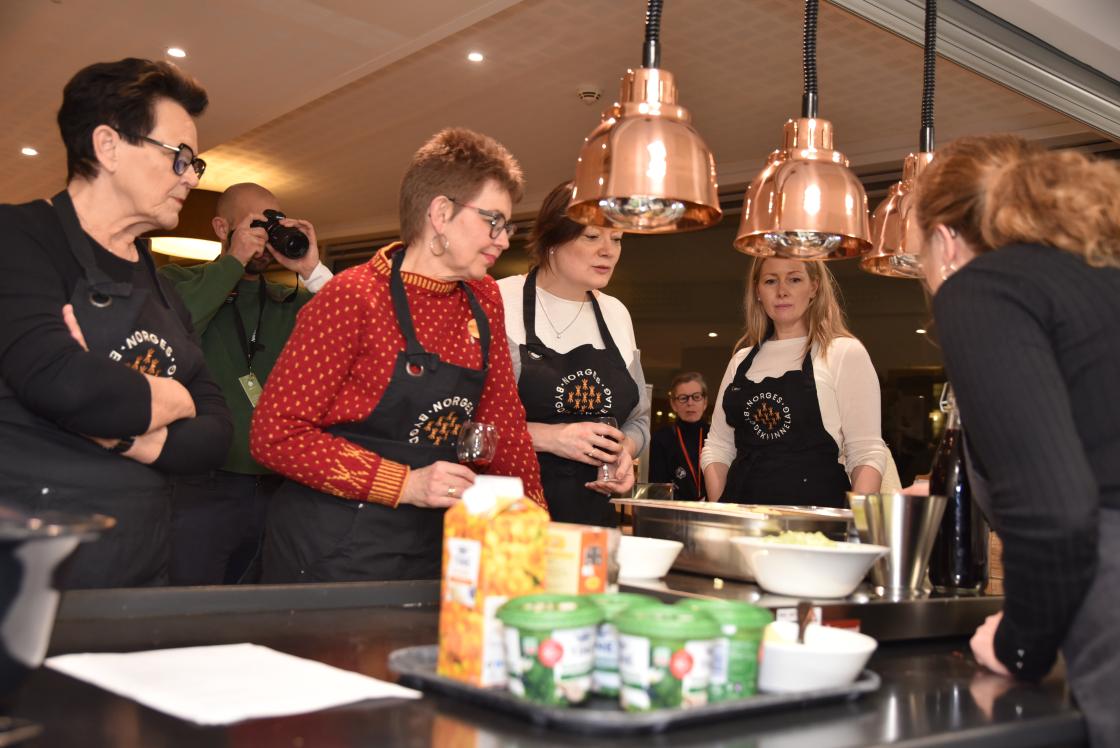 Vi lager elgsuppe med oppskrift fra Frogn. Foto: Helle Cecilie Berger.