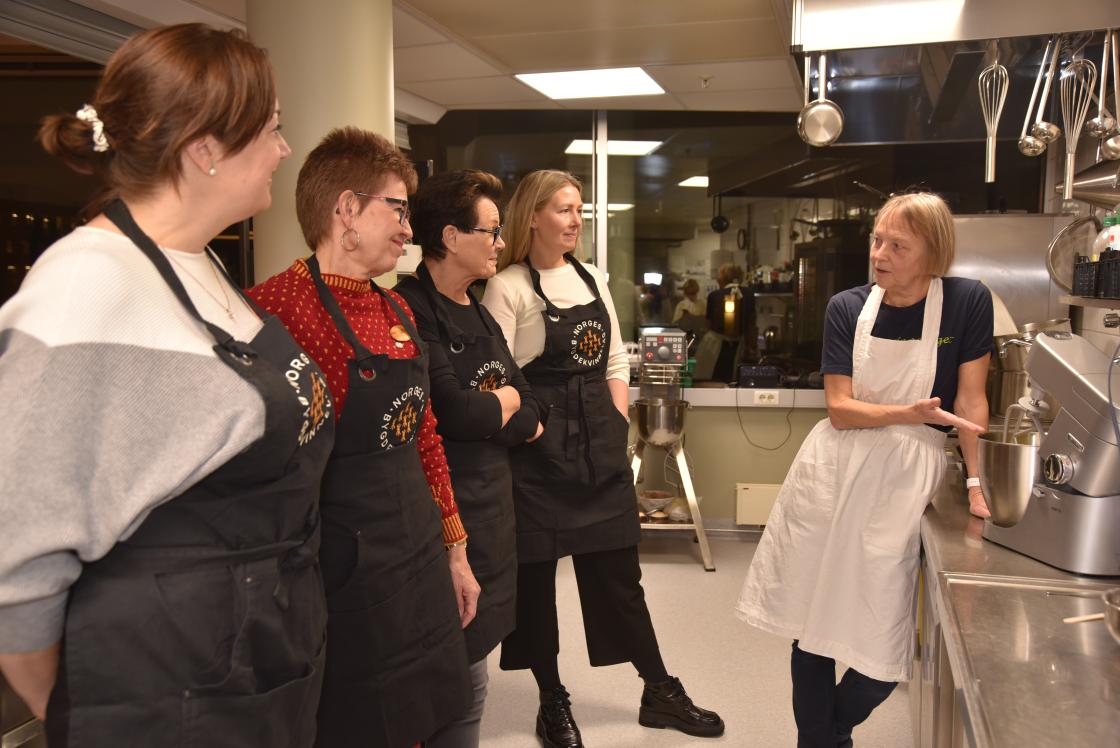 Forklaring på hvordan lage vellykket deig til potetlompe. Foto: Helle Cecilie Berger.