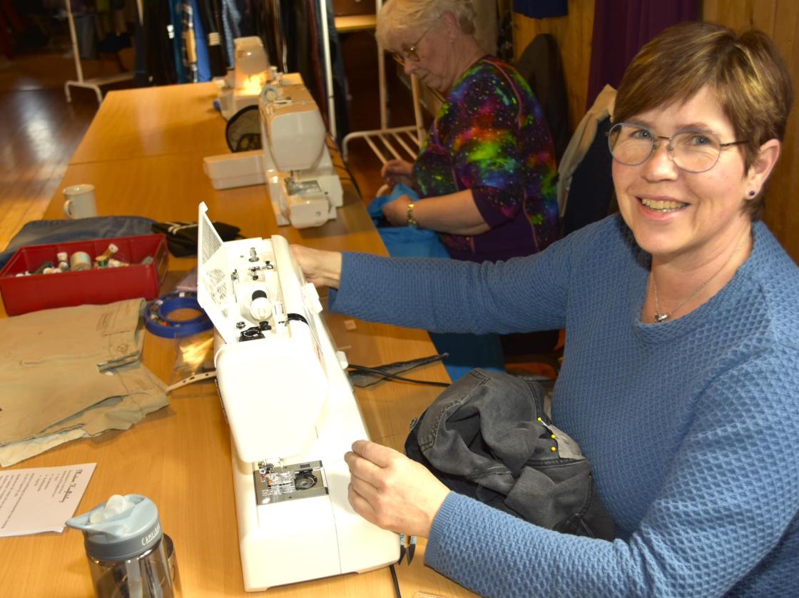 Reparasjonsverksted med Modum Husflidlag