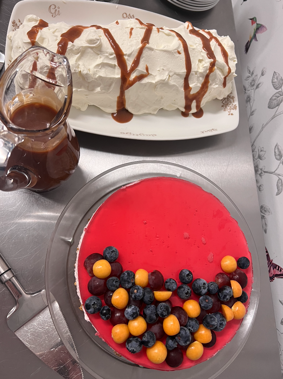 Ostekake og Karamellrull