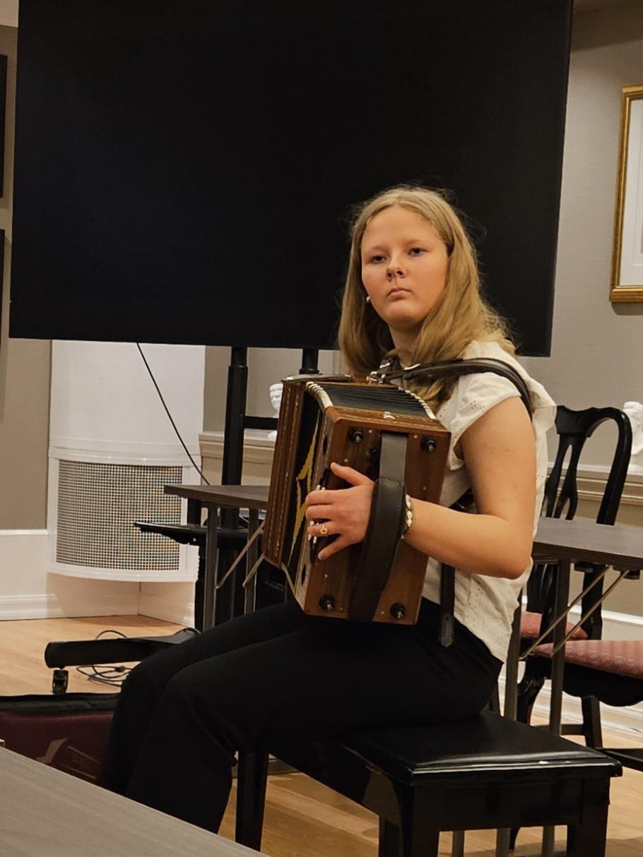 Ung jente som spelar toradar