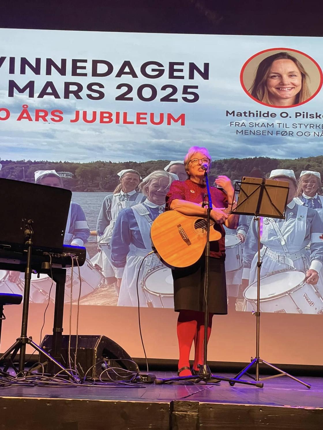 Inger Deildokk sang kjente og kjære kvinnesakssanger.