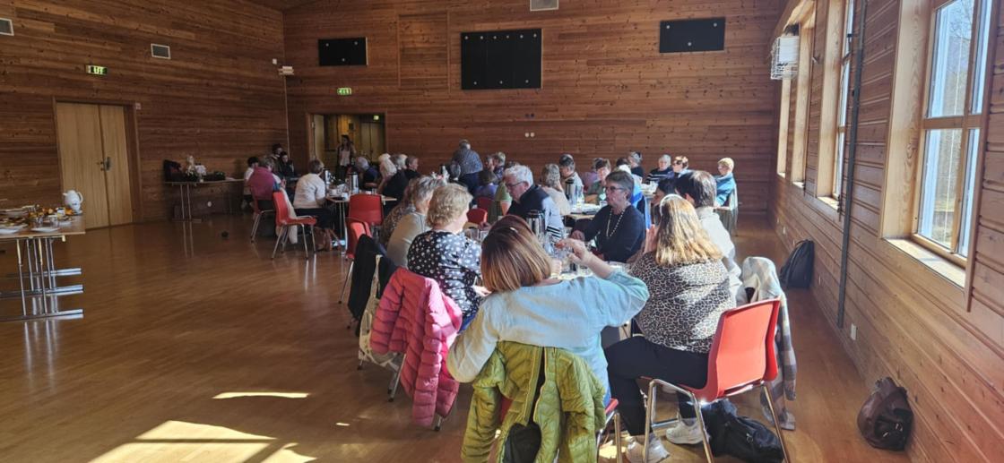 Forsamling i møterom