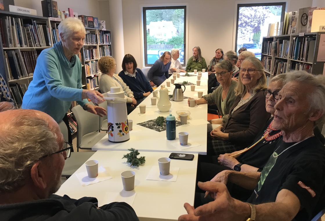 Trangt om plassen, vi talde heile 26 kvinner og menn.