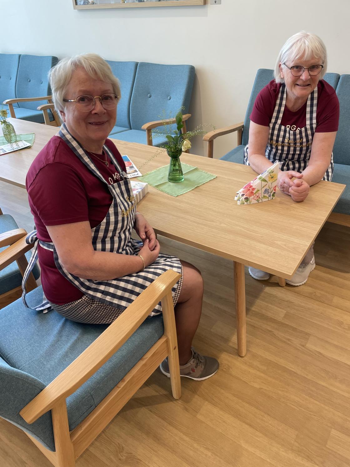 Pyntedamene Mariann og Berit