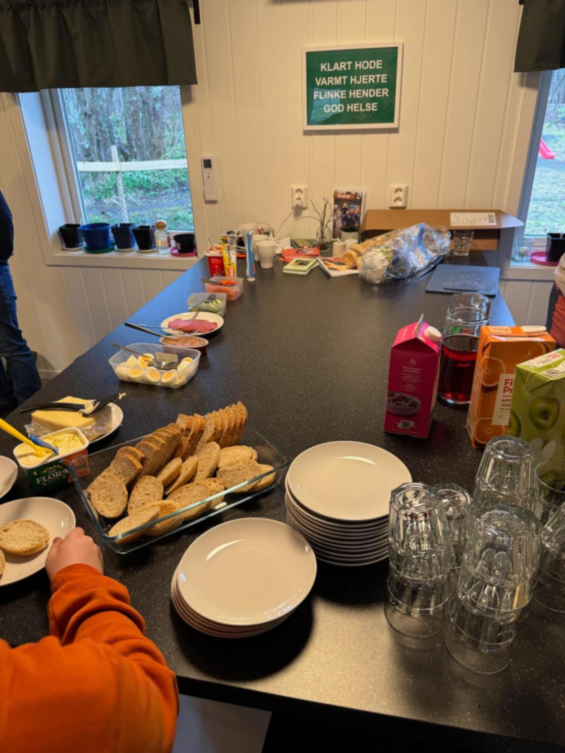 Dekket bord for kveldsmat