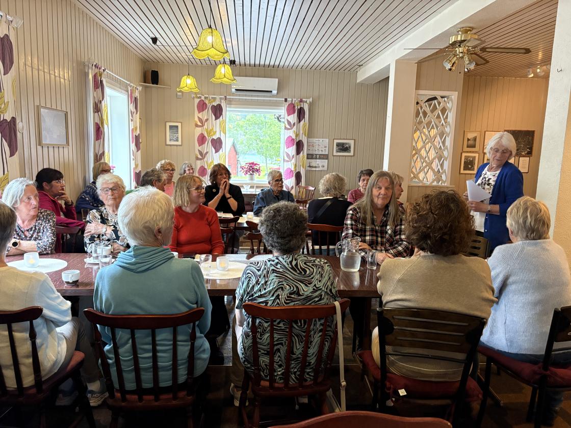 Fullt rundt borda i Tafjordnaustet.