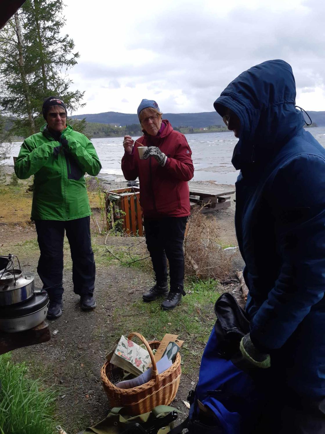 Turgåere hutrer og kler godt på seg i ruskevær