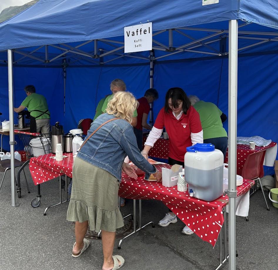 Full aktivitet i vaffelbua.